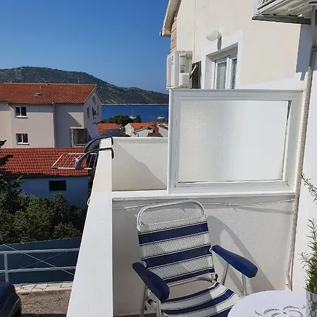 Ilona アパート プリモシュテン