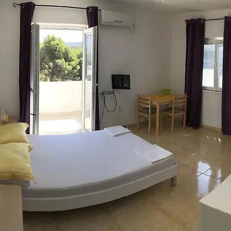 アパート Ilona プリモシュテン